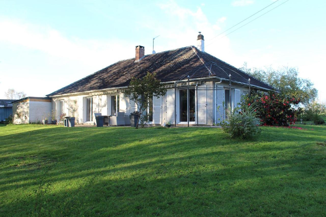 Le Pre Du Buis Bed & Breakfast Yvre-l'Eveque Exterior photo